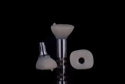 Customized zirconia healing abutment